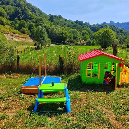 Luna Rock Glamping Brezoi - Blue Scai Exterior foto