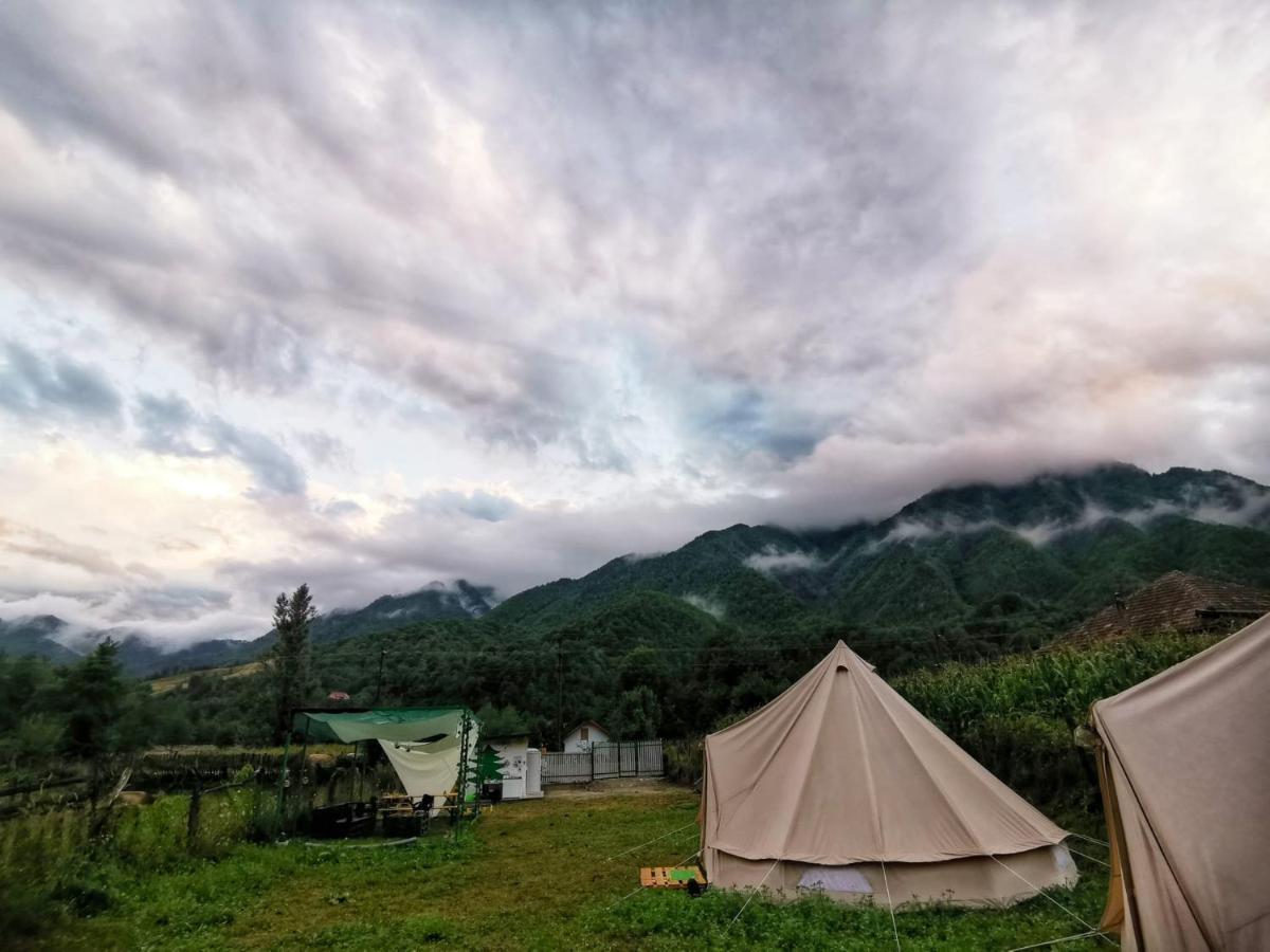 Hotel Luna Rock Glamping Brezoi - Blue Scai Exterior foto